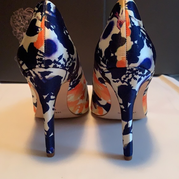 Vince Camuto Floral Pointed Toe Pumps - Picture 5 of 5
